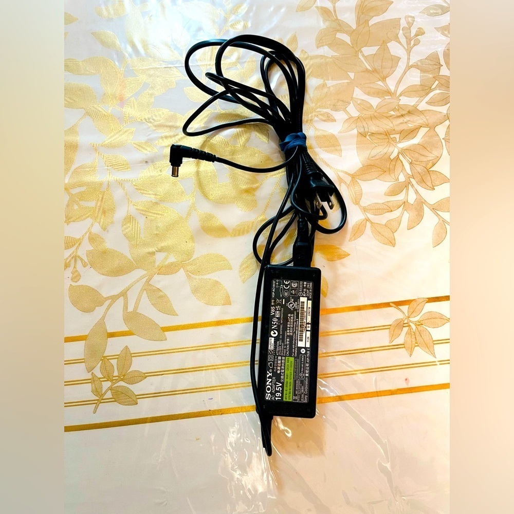 Sony VGP-AC19V38 AC Adapter Power Supply Cord Charger 19.5V